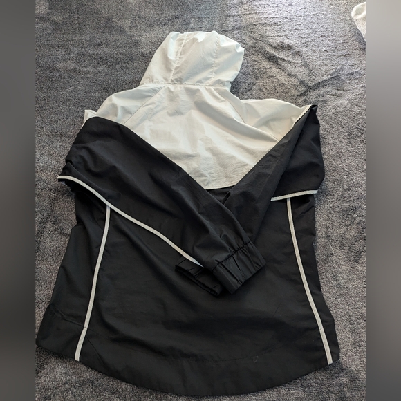Nike Windbreaker - Picture 2 of 5
